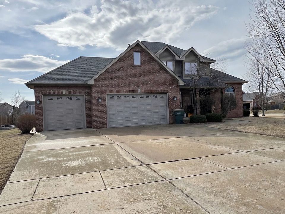 2nd image of 2035 Amber Ln