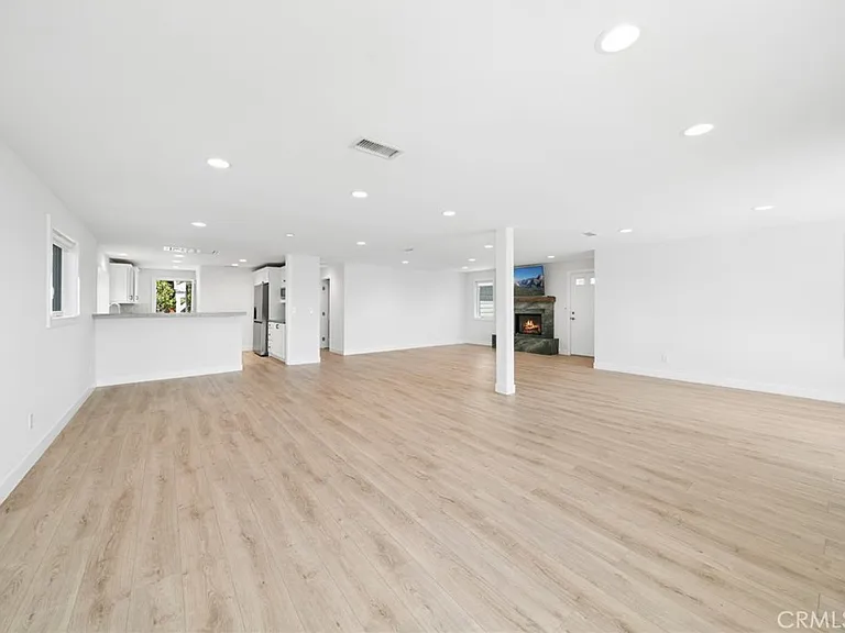 112 S Bay Front — Photo 10