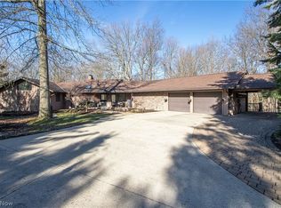 9750 Lindbergh Blvd, Olmsted Falls, OH 44138