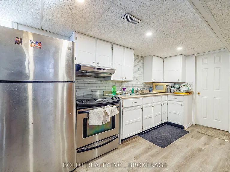 126 Elma St — Photo 3