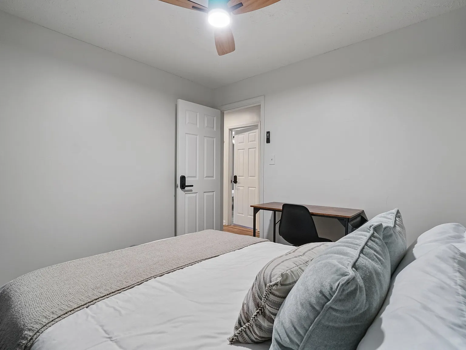 4 bed, 3.0 bath, 1944 sqft, $862 — Photo 2