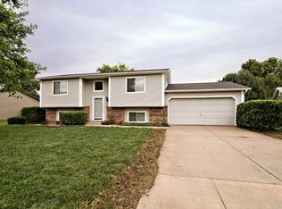 2020 S Fieldcrest Ct, Wichita, KS 67209