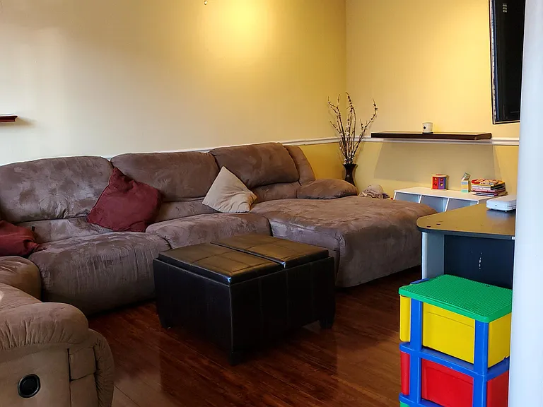 504 Kirkcaldy Way — Photo 2