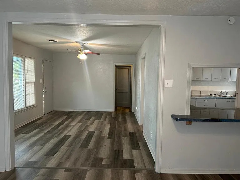 2104 NW Denver Ave — Photo 4