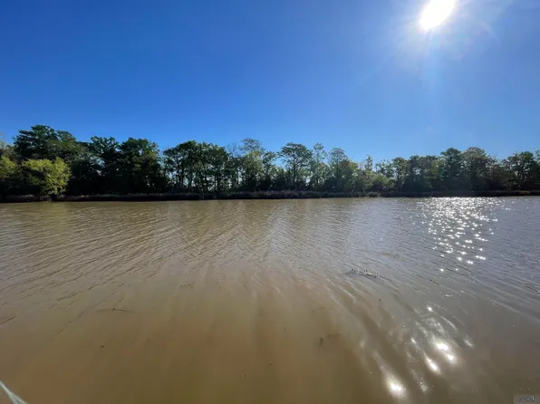 102 S Main St, Cypremort Pt, LA 70538