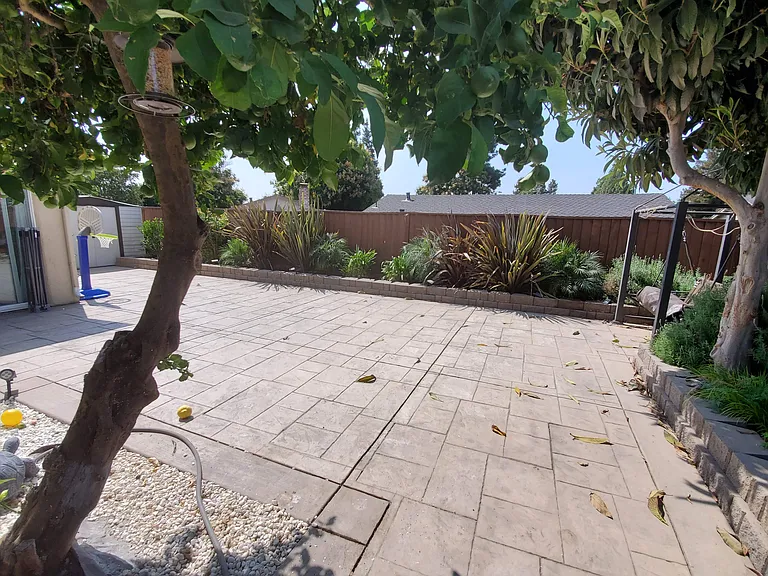 1421 Four Oaks Rd — Photo 18