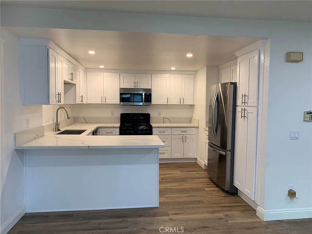 3 bed, 2.5 bath, 1339 sqft, $2,700 — Photo 4