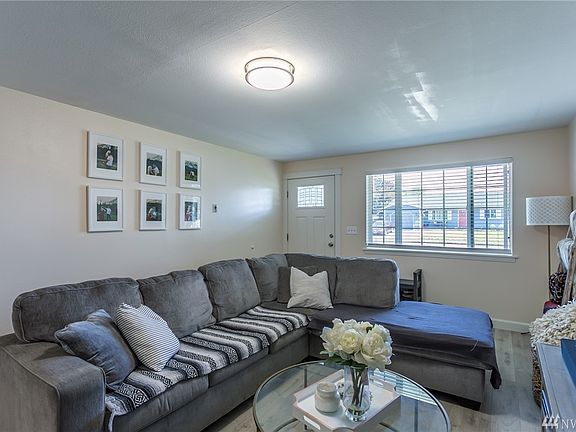 3rd image of 502 Brown St SE