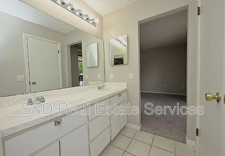 1808 Village Ct — Photo 27