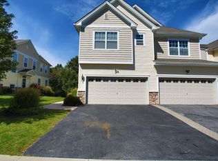 37 Meadow View Dr, Middletown, NY 10940