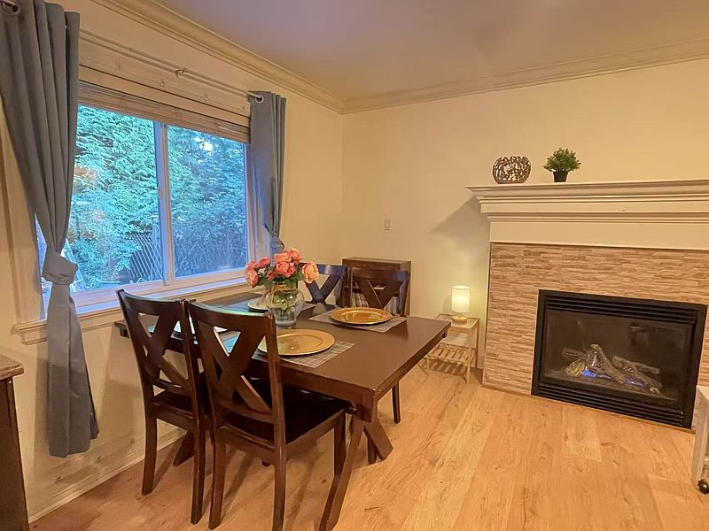 Surrey House for rent - 2 Bedrooms — photo 11