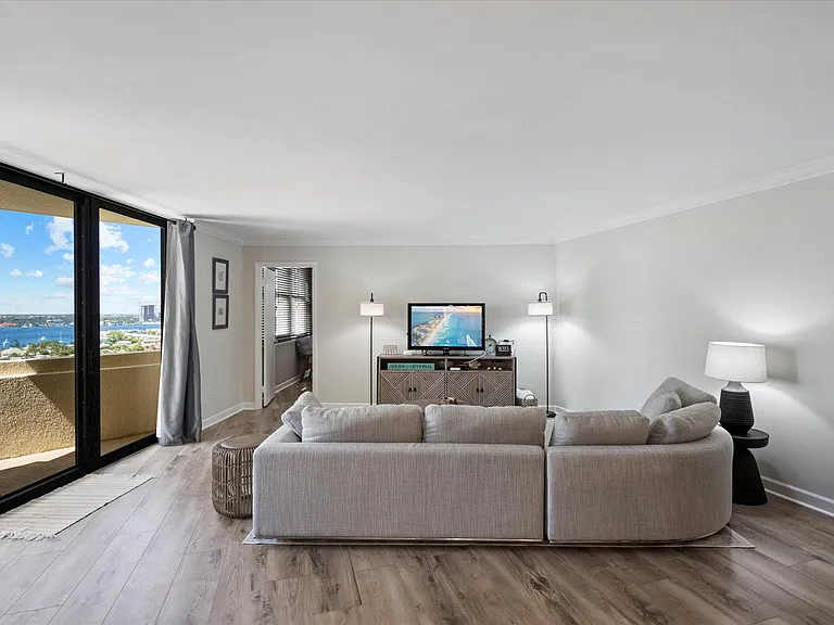 2800 N Ocean Dr #A17B — Photo 4