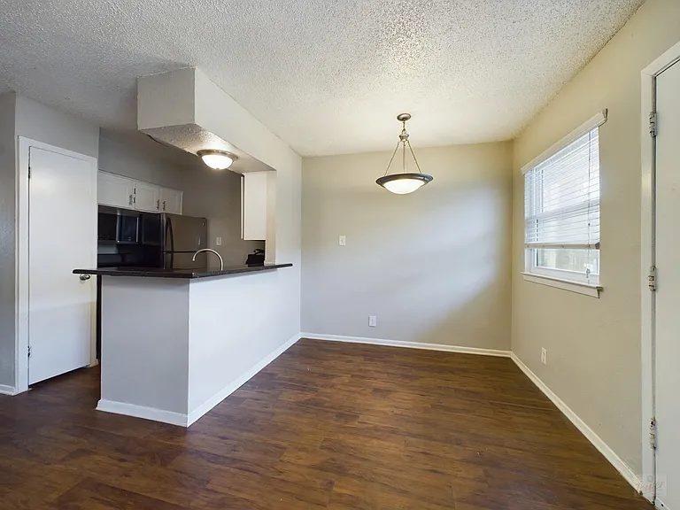 2401 Manor Rd #125 — Photo 2