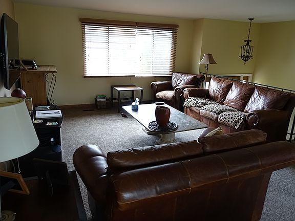 4th image of 1119 E Violet Dr