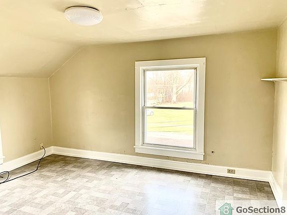 5th image of 125 Groveland St Unit B