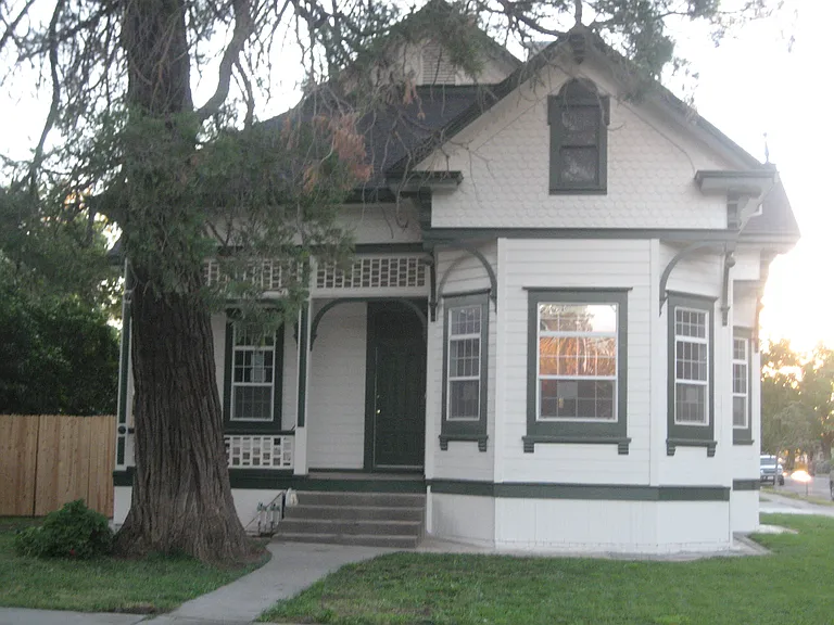 104 Walnut St — Photo 3