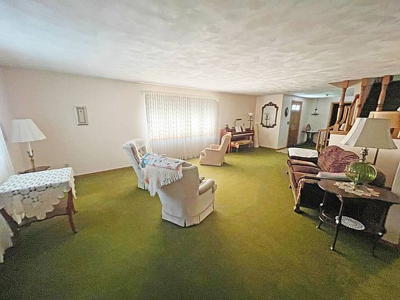 3rd image of 835 NE 2nd St