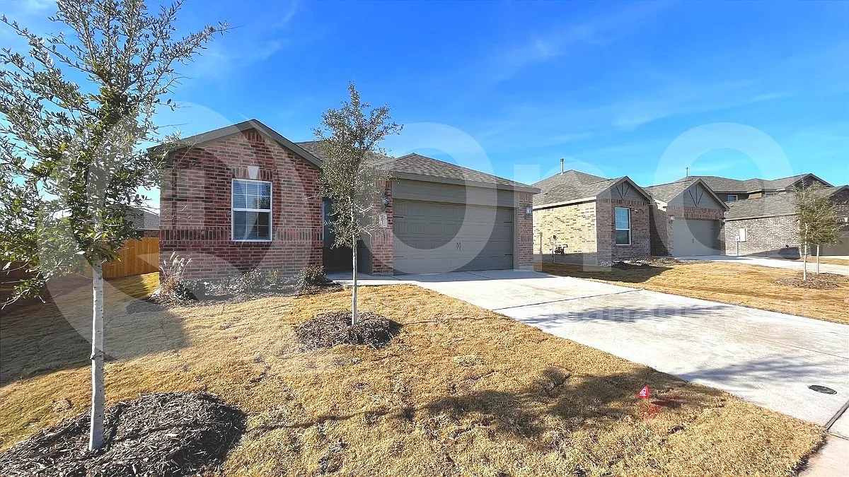 3 bed, 2.0 bath, 1620 sqft, $1,899 — Photo 2