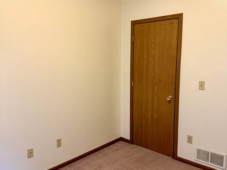 512 S Dubuque St #2 — Photo 7