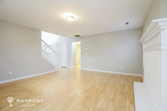 5 bed, 3.0 bath, 3200 sqft, $2,895 — Photo 4