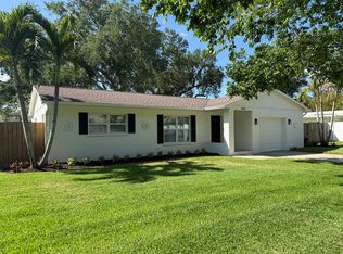 820 Eden Isle Blvd NE, Saint Petersburg, FL 33704