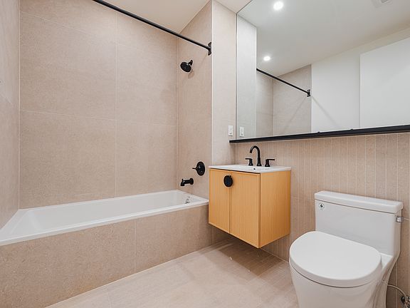 5th image of 33 Franklin St #528