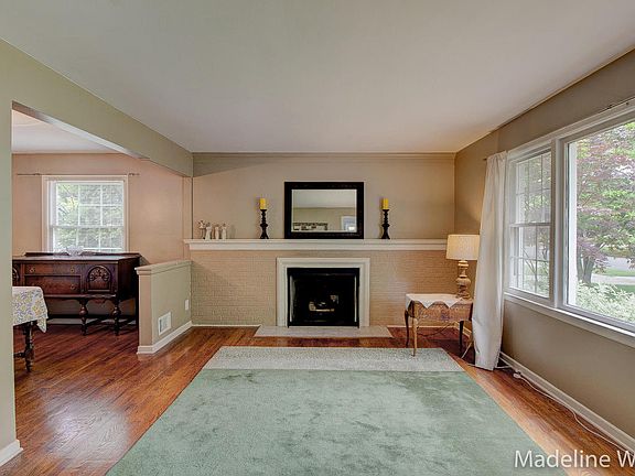 4th image of 1923 Hutchinson Ave SE