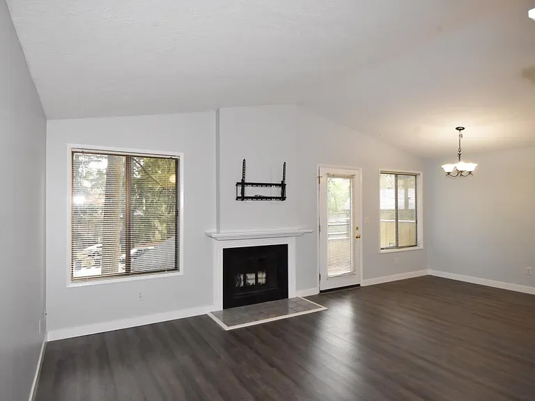 Living Room/Dining Room