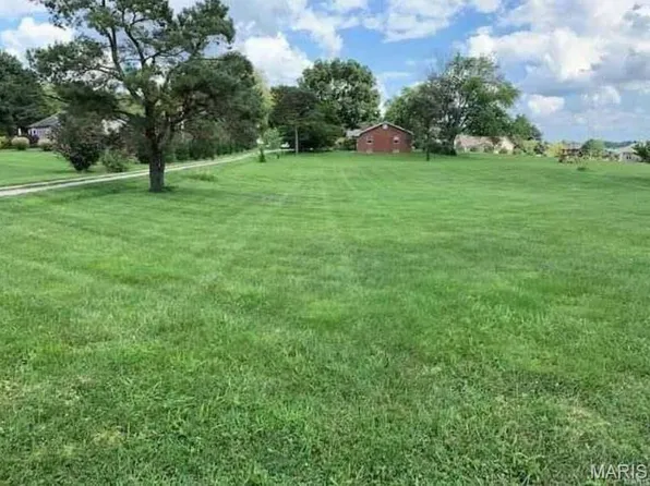 2712 Vulliet Rd, Highland, IL 62249