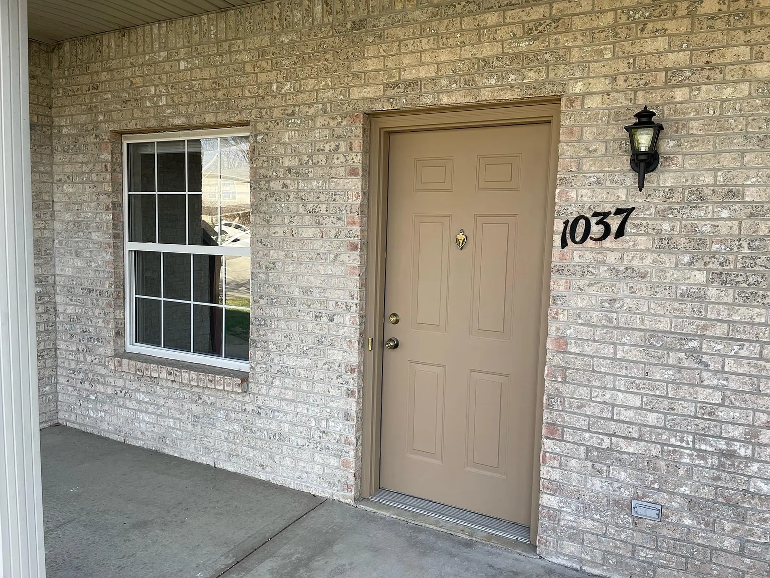 2 bed, 1.5 bath, 1075 sqft, $1,150 — Photo 3