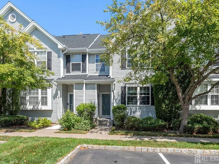 1209 Blossom Cir — Photo 1