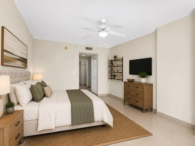 2000 N Bayshore Dr #211 — Photo 8