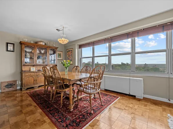 555 Kappock Street 17D image 2 of 20