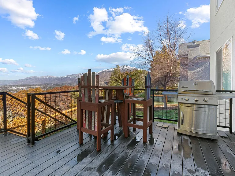 339 E Manti Dr — Photo 6