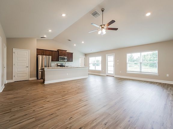 3rd image of 734 Toulon Dr
