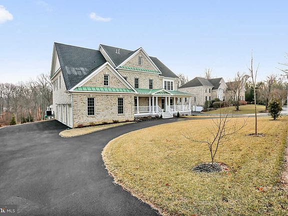 2nd image of 4927 Sunset Ln