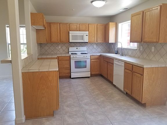 5th image of 320 Portofino Way