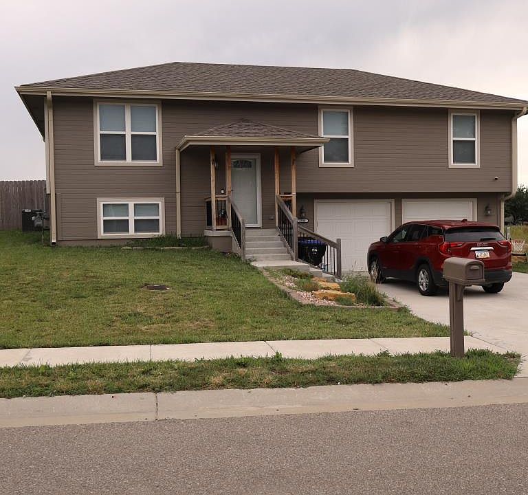 1st image of 4240 SE Truman Ave