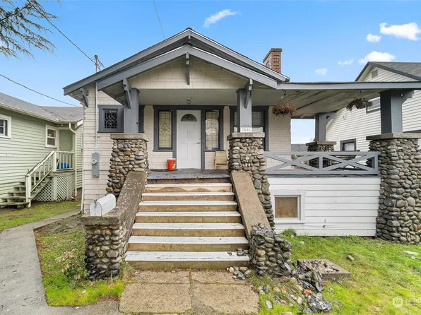 7008 Linden Avenue N, Seattle, WA 98103