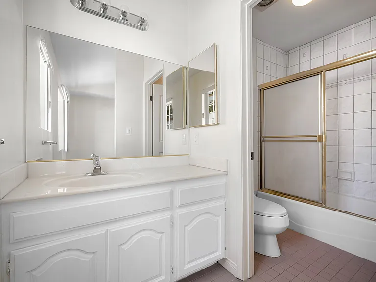 318 N Kenwood St #105 — Photo 23