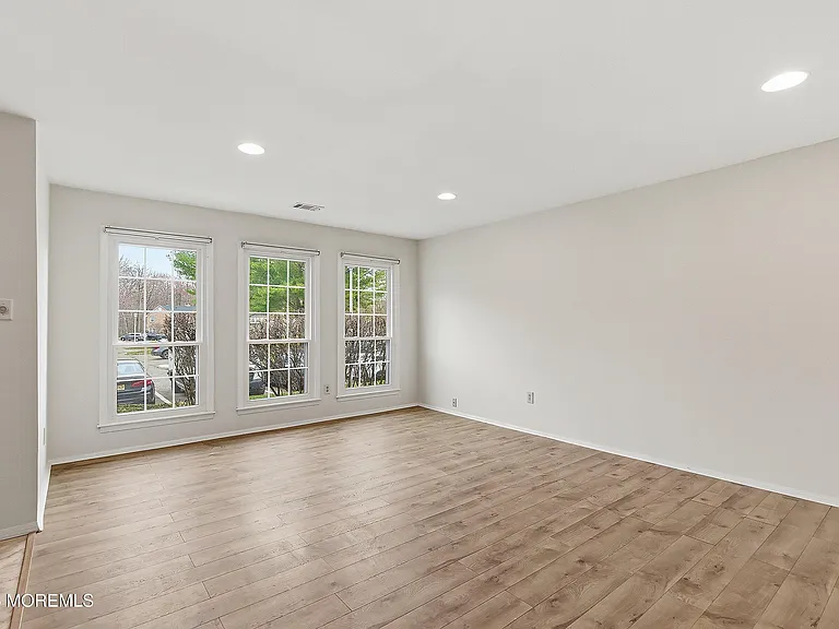 280 Fairfield Pl — Photo 4