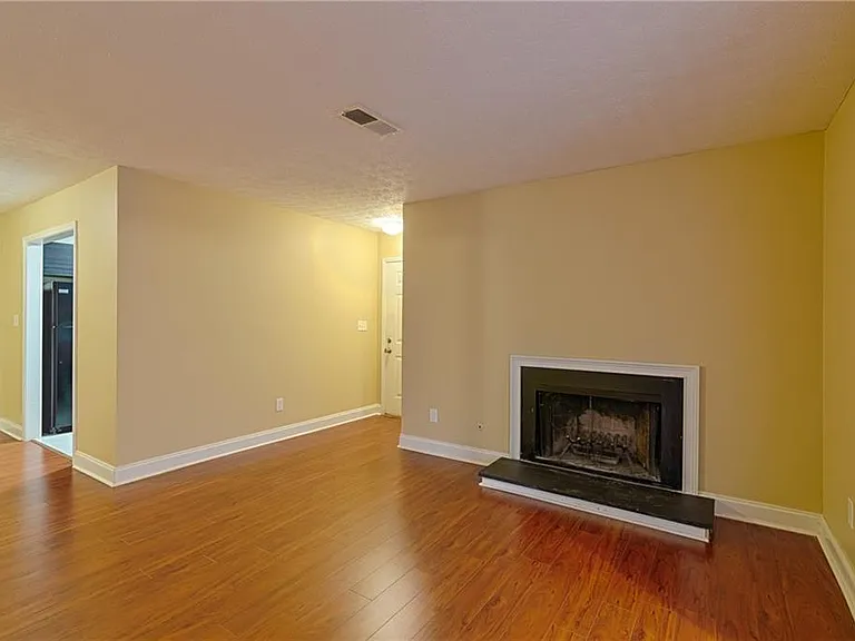 1808 Augusta Dr SE — Photo 3