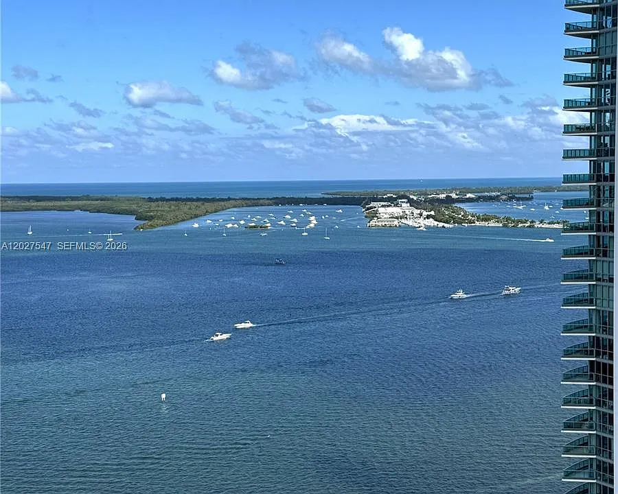 1200 Brickell Bay Dr #3903