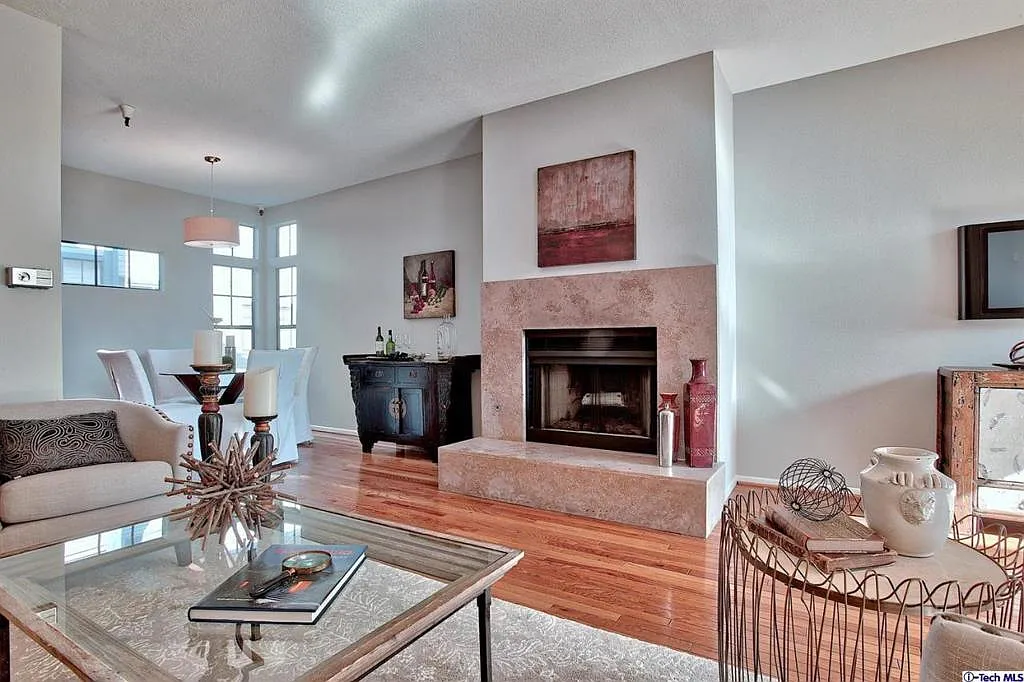 2 bed, 2.5 bath, 1272 sqft, $4,000 — Photo 3