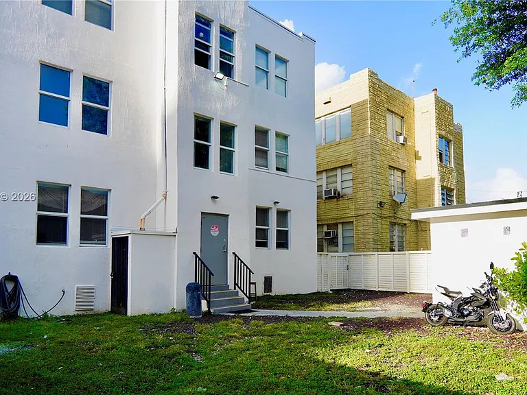 1142 SW 4th St #17 — Photo 19