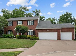 3863 35th Avenue Ct, Moline, IL 61265