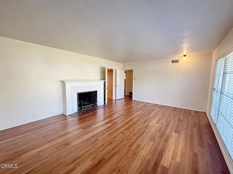 210 W Woodruff Ave — Photo 4