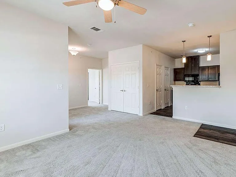 Live Oak Apartments — Photo 6
