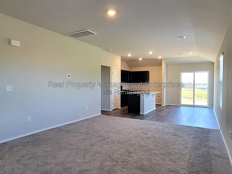 9501 NW 118th St — Photo 5