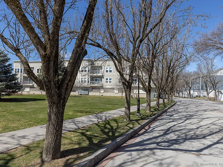 300 Harbour Close #B-34 — Photo 26